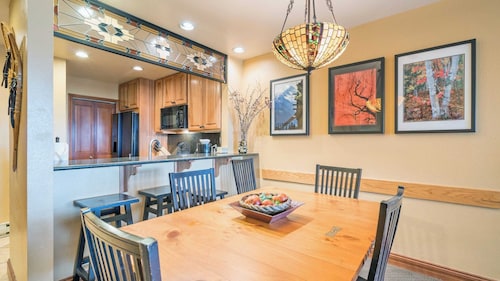 Etta Place Too 103 by Avantstay Close to Town & The Slopes! In Complex w/ Communal Pool & Hot Tub