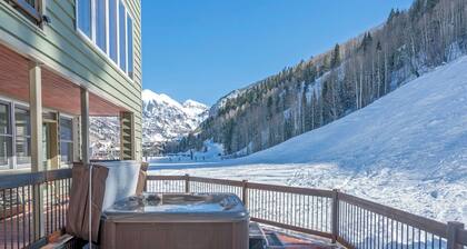 Etta Place Too 103 by Avantstay Close to Town & The Slopes! In Complex w/ Communal Pool & Hot Tub
