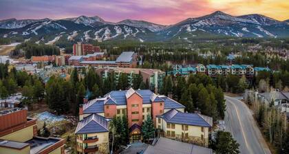 Rocker by Avantstay Gorgeous Ski-in Ski-out Cabin in Heart of Breck