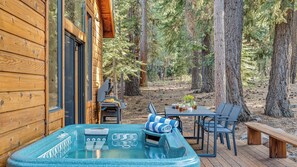 Interior - Cherrywood Gorgeous Cottage Surrounded by Pine Trees w/ Hot Tub (Truckee)