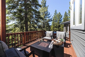 Interior - Sparrow by Avantstay Modern Mountain Retreat w/ Hot Tub, Pool Table & Games! (Truckee)