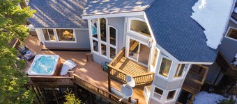 Sparrow by Avantstay Modern Mountain Retreat w/ Hot Tub, Pool Table & Games!