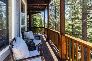 Interior - Sparrow by Avantstay Modern Mountain Retreat w/ Hot Tub, Pool Table & Games! (Truckee)