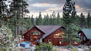 Exterior - Bernard by Avantstay Luxurious Cabin in Big Bear w/ Hot Tub & Pool Table (Big Bear Lake)