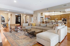 Villa (6 Bedrooms) | Interior