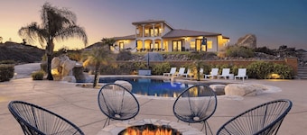 Colina by Avantstay Secluded Mountain Top Oasis w/ Pool, Hot Tub & Putting Green!