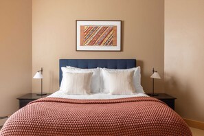 5 bedrooms, desk, iron/ironing board, free cribs/infant beds - Highline by Avantstay Breathtaking Mountain Home w/ Hot Tub & Views (Vail)