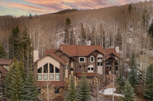 Highline by Avantstay Breathtaking Mountain Home w/ Hot Tub & Views