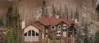 Highline by Avantstay Breathtaking Mountain Home w/ Hot Tub & Views