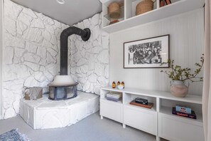 Interior - Jasmine by Avantstay Entertainers Paradise w/ Hot Tub, Pool Table & Large Patio (Santa Rosa)