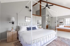 4 bedrooms, desk, iron/ironing board, bed sheets - Jasmine by Avantstay Entertainers Paradise w/ Hot Tub, Pool Table & Large Patio (Santa Rosa)