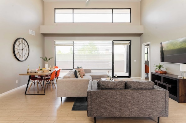 House (6 Bedrooms) | Interior