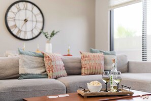 House (6 Bedrooms) | Interior