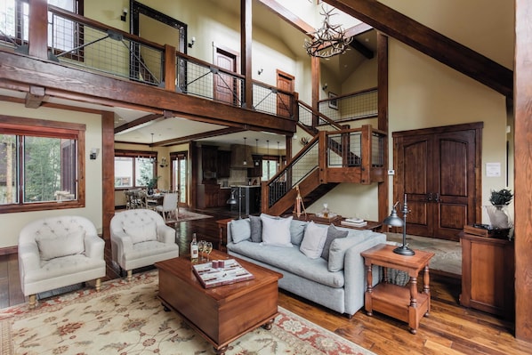 House (6 Bedrooms) | Interior