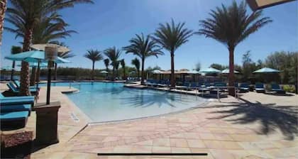 Amazing Lakeview 4 BR Vacation Home with Heated Pool! Near All Parks.