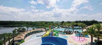 Amazing Lakeview 4 BR Vacation Home with Heated Pool! Near All Parks.