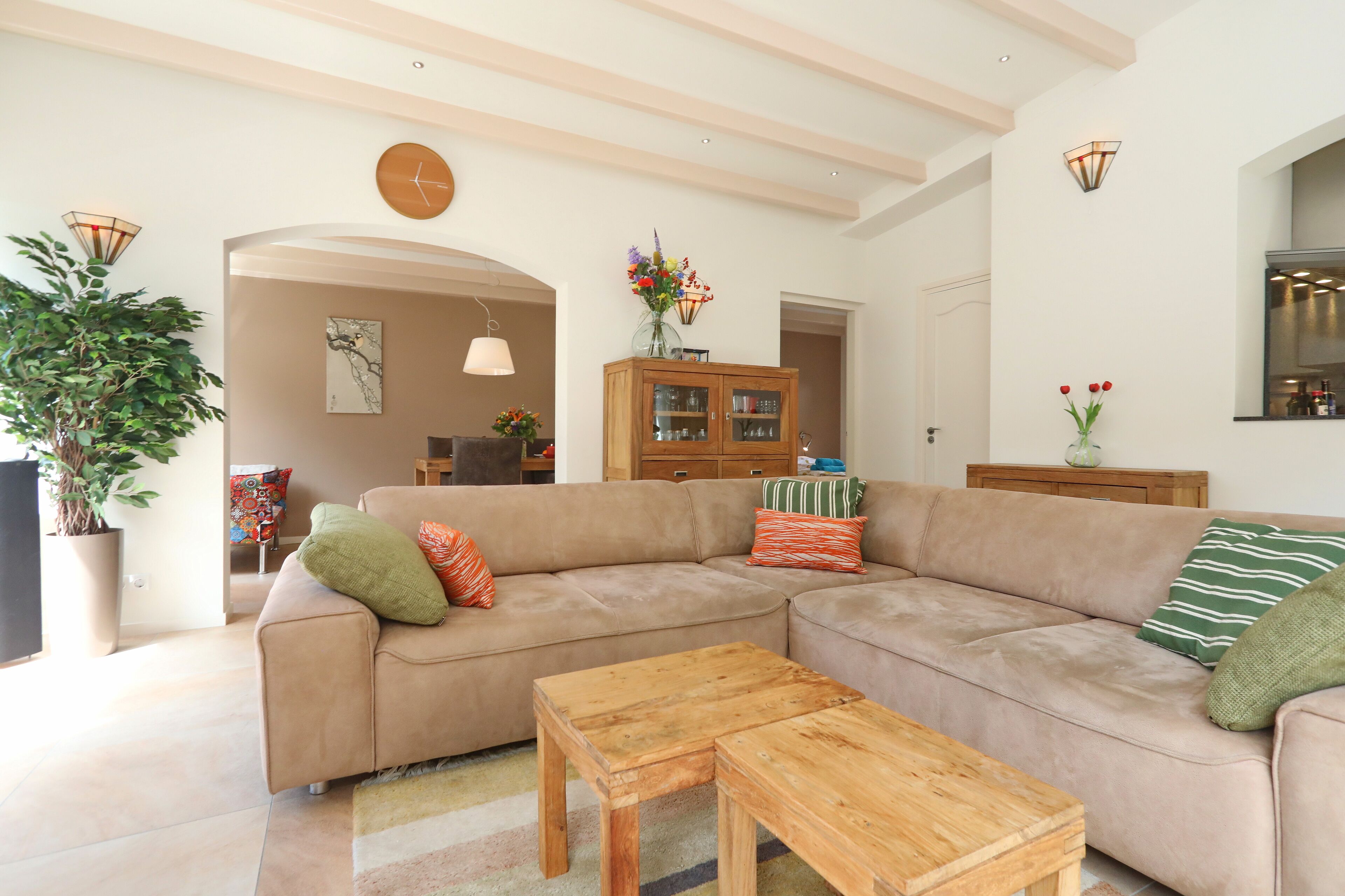 Smart-TV, Tischtennisplatte, Stereoanlage