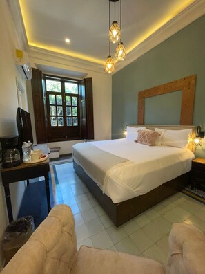 Deluxe Room | Premium bedding, down duvets, individually decorated - Hotel Boutique Plaza Madero (Salvatierra)