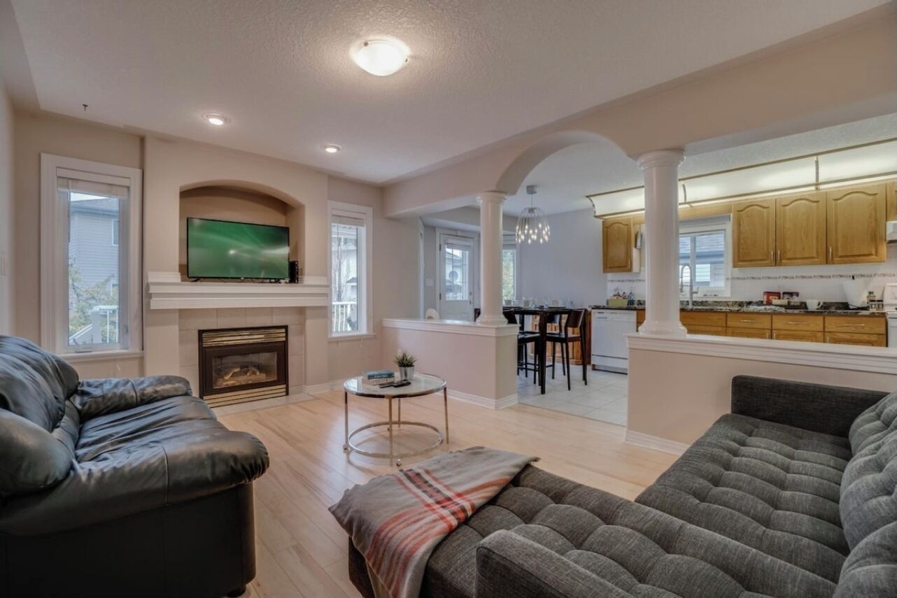 Smart TV, fireplace, table tennis