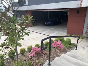 Vista frontal de la propiedad