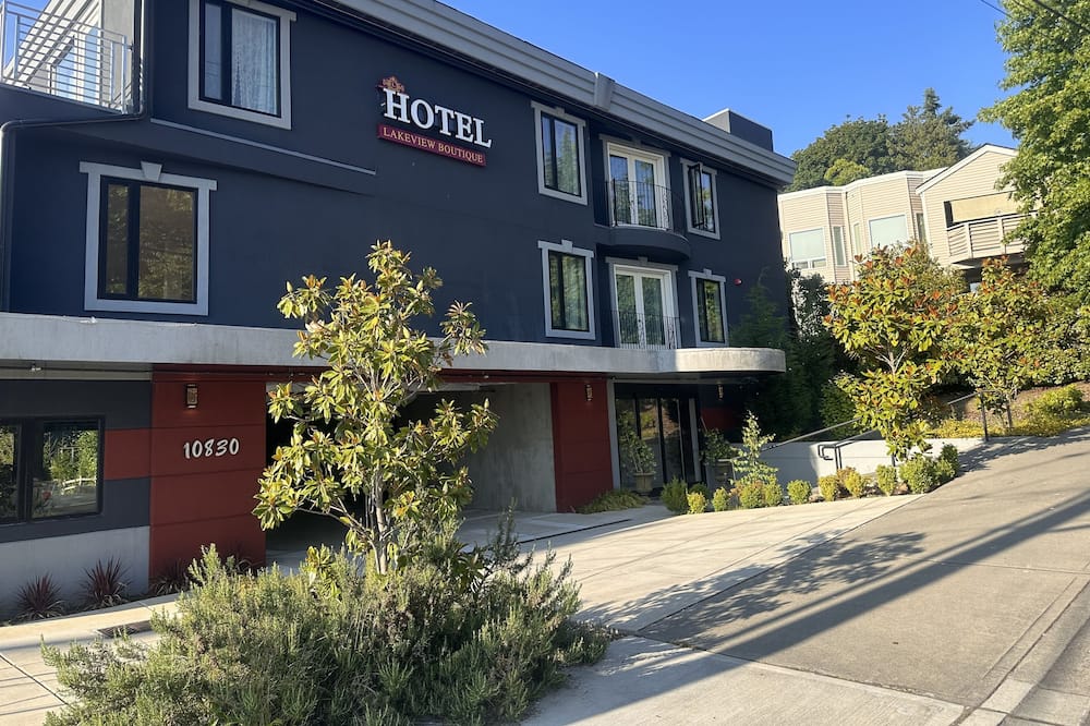 Lakeview Hotel