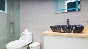 Shower, hair dryer, towels, soap - Amazing Villa With Private Pool -- 5 min From the Beach! (La Romana)