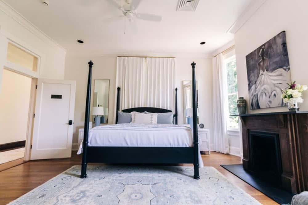 The Dr. Charles Longest Suite