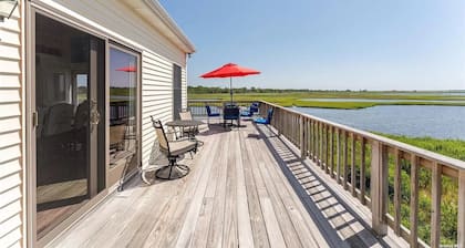 Waterfront Home with Dock! Amazing Views! Close To Beaches!