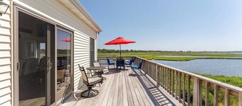 Waterfront Home with Dock! Amazing Views! Close To Beaches!