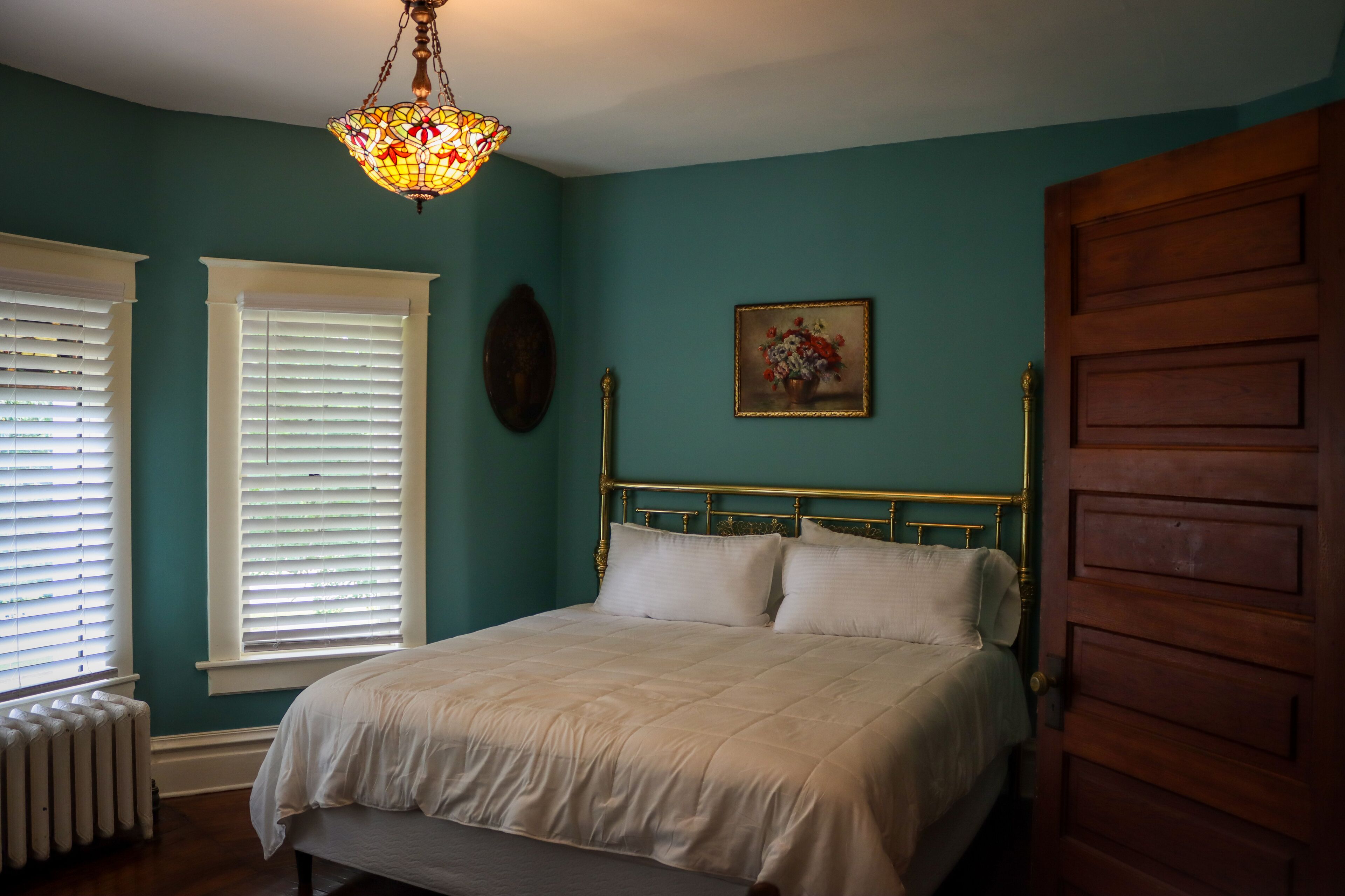 Charming Historic Victorian Home W/Fireplace