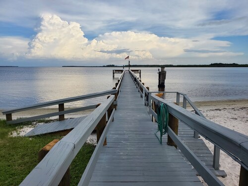 2/2 Spacious Condo 15 min away from Gulf Coast Beaches