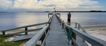 2/2 Spacious Condo 15 min away from Gulf Coast Beaches