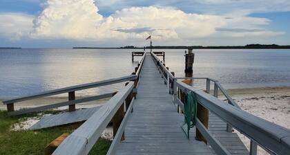 2/2 Spacious Condo 15 min away from Gulf Coast Beaches