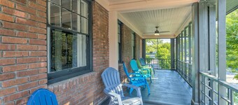 Tiny Trendy Traveler's Studio in Historic Midtown!