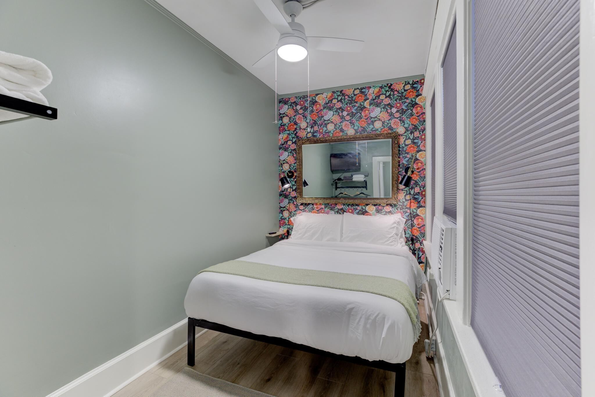 1 habitación, tabla de planchar con plancha, wifi gratis y ropa de cama 