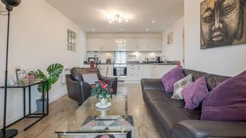 Business Apartment, Private Bathroom, City View | Lounge