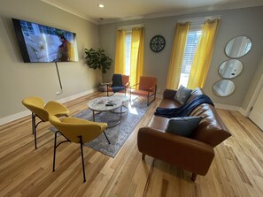 TV - Bright, Cheery Home steps from Shops & Nightlife! (Louisville)