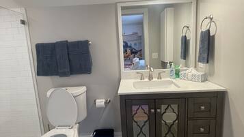 Combined shower/bathtub, hair dryer, towels, soap