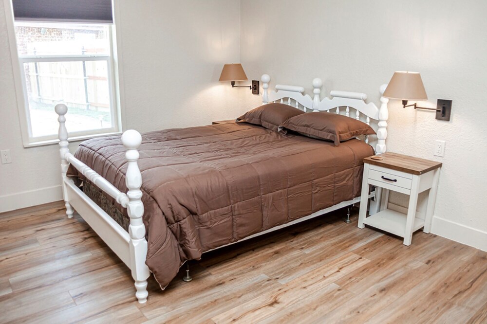 Private Sunset Lodge Suite w/ Whirlpool Tub +View!