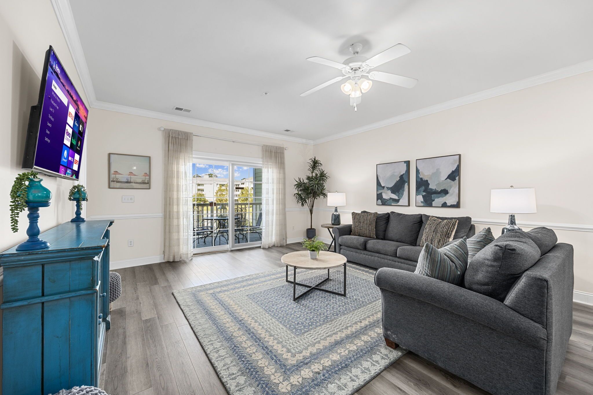 Stunning Newly Renovated 2BR 2BA Villa Near Beach