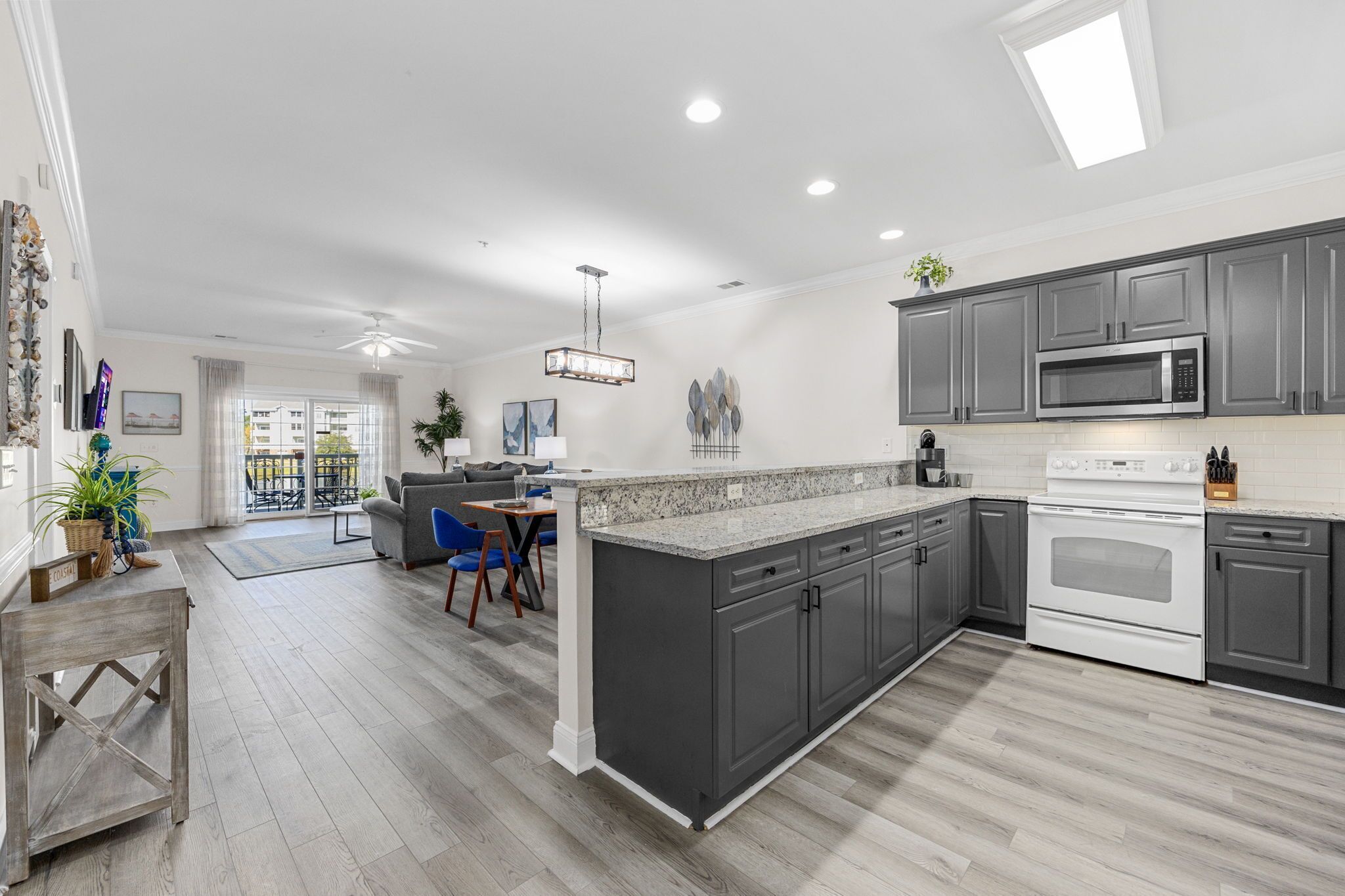 Stunning Newly Renovated 2BR 2BA Villa Near Beach