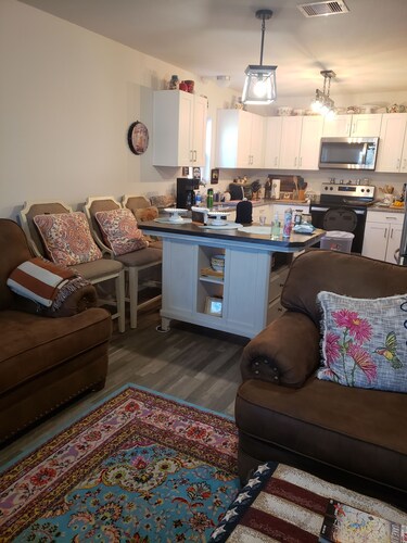 Casita by Lake Livingston 2 minutes to lake and fishing docks. Hablo Espanol.