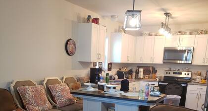 Casita by Lake Livingston 2 minutes to lake and fishing docks. Hablo Espanol.