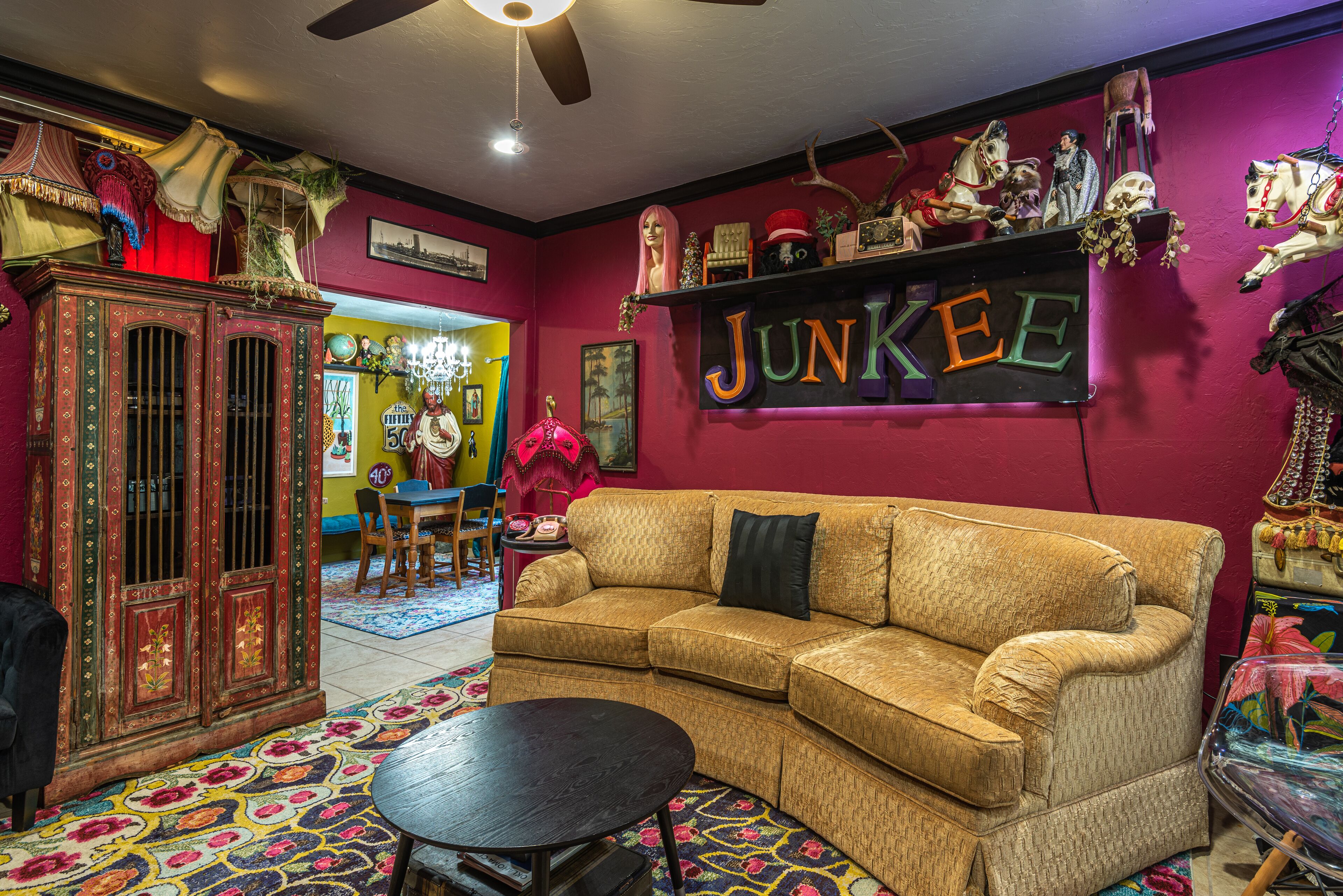 FUNKEE JUNKEE - Plaza District - Swimming Pool!