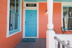 Exterior detail - Cozy Retreat with Large Game Room. Only Minutes to the Beach and the Strand. (Galveston)