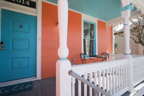 Exterior detail - Cozy Retreat with Large Game Room. Only Minutes to the Beach and the Strand. (Galveston)