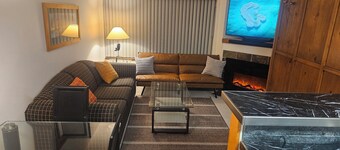 223/224 Apex Inn. Ski in/out Apex Resort. Sleeps 8 with kitchen and 2 bathrooms.