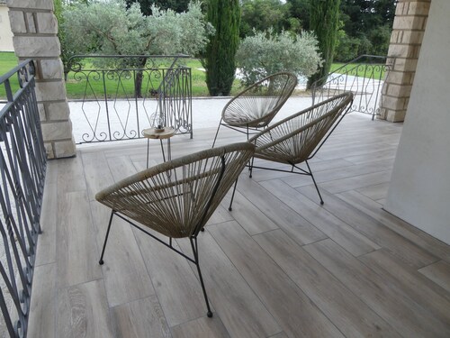 Maison de 300m2 piscine, salle de sport et salle de cinéma aux portes du Lubéron