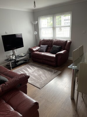 TV - Perfect location with fantastic transport links. (Dunfermline)