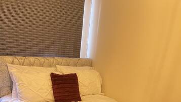 2 quartos, ferros/tábuas de passar roupa, Wi-Fi, roupa de cama